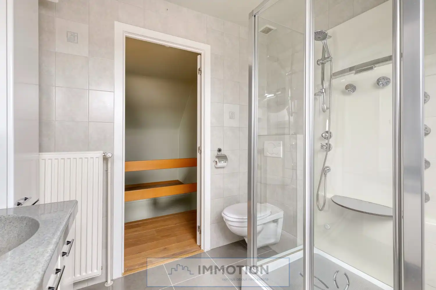 Ruim duplexappartement met dubbele garage in Kortrijk foto 17