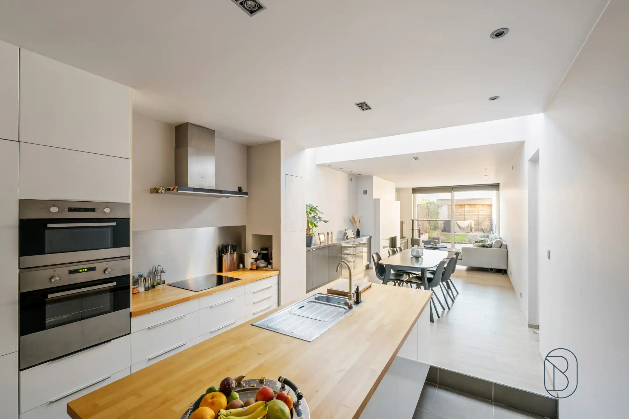 Leuke woning met stadstuin en EPC B, nabij centrum Kortrijk foto {{pictureIndex}}