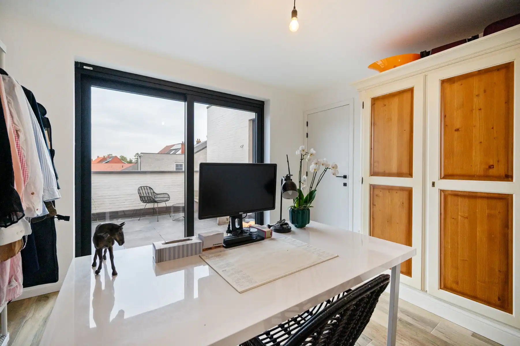 IN OPTIE !! Prachtig en recent appartement met terras en autostaanplaats in het hart van Pulle foto 10