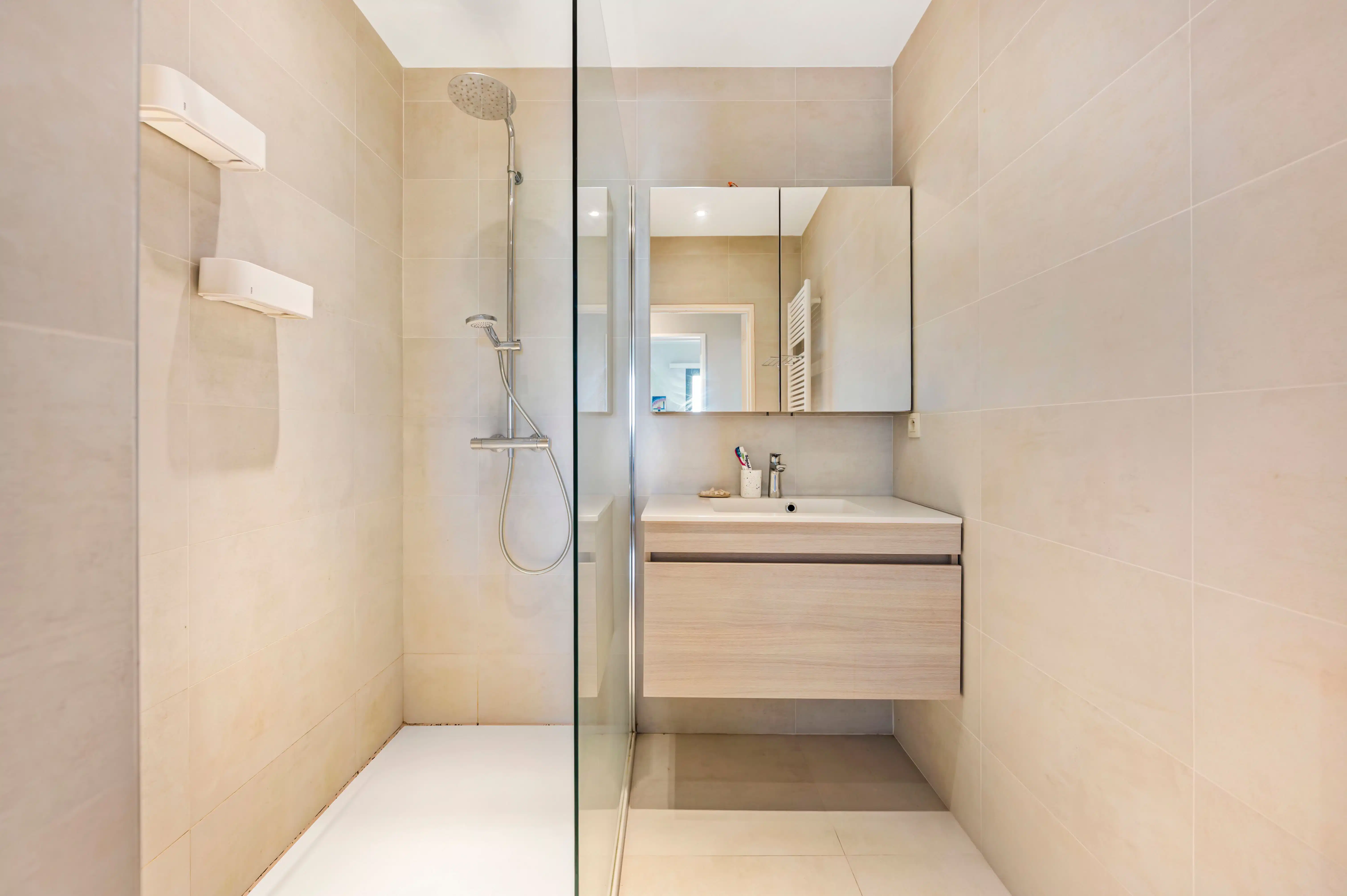 Lichtrijk hoekappartement met 3 slaapkamers en garagebox in Ekeren! foto 14