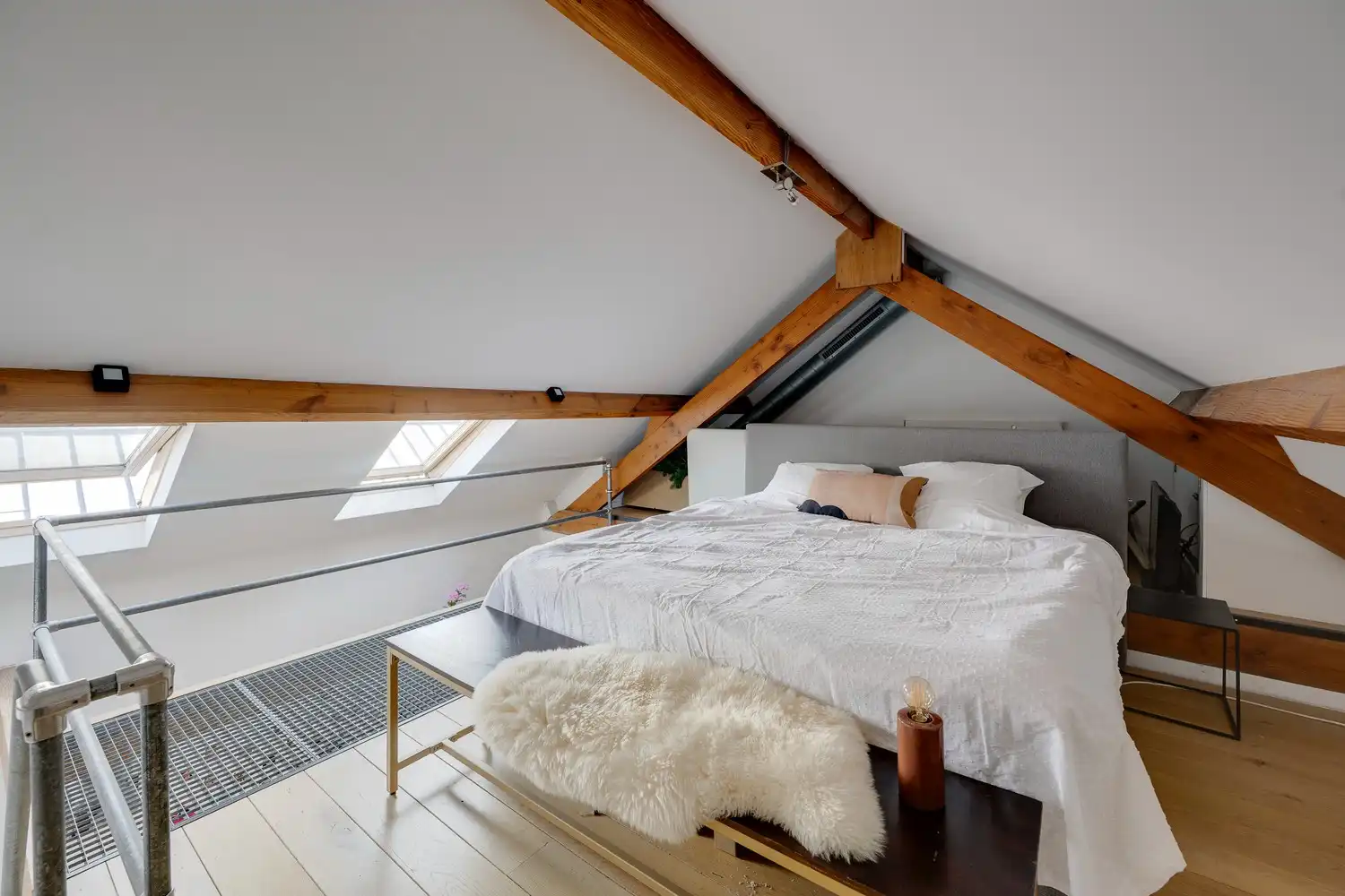 Ruime loft met 5 slaapkamers! foto 28