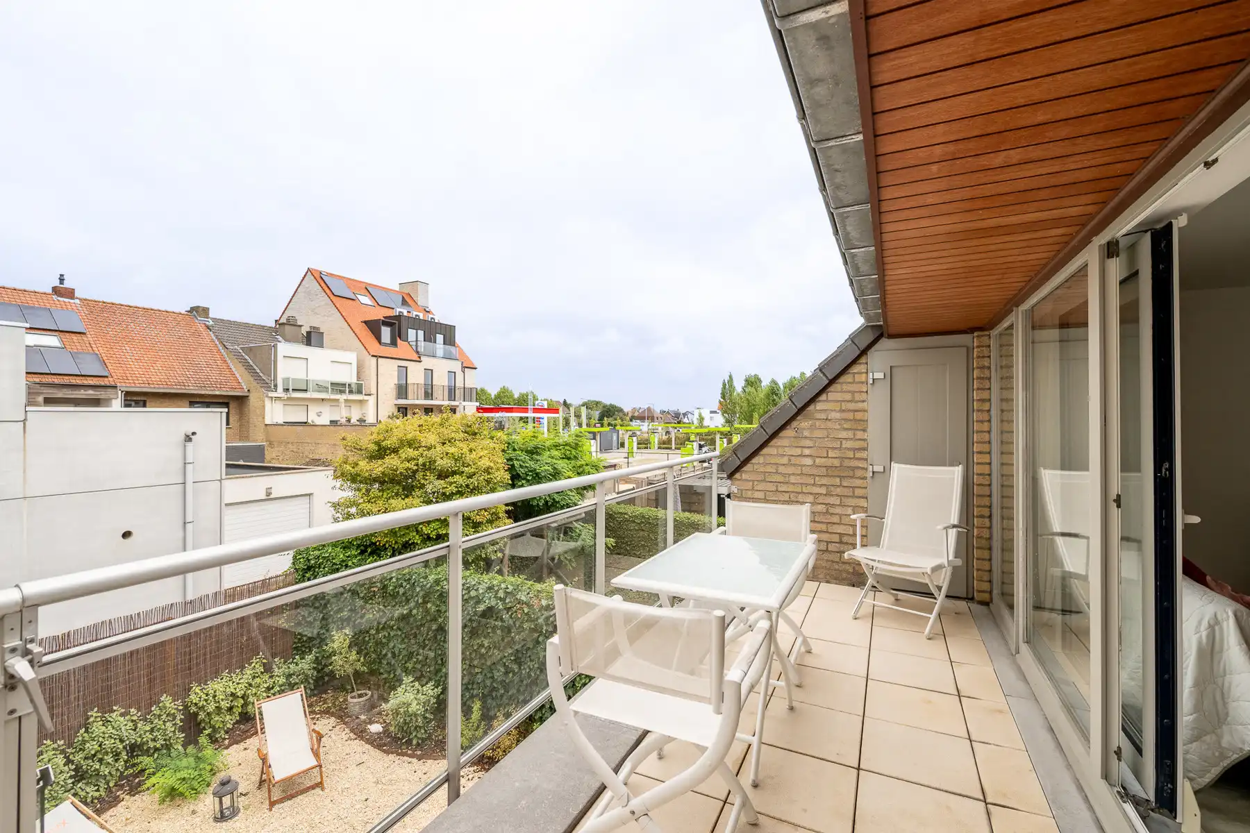 Rustig gelegen, gemeubelde bel-etage woning met garage  foto 4