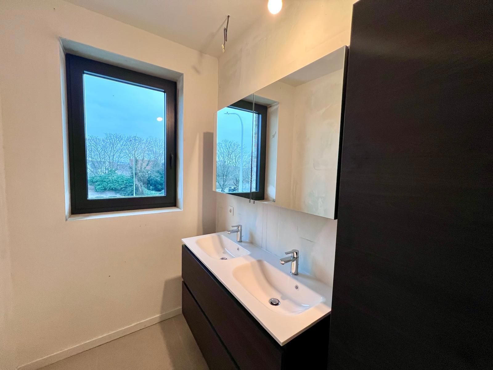 Licht, ruimte en comfort: nieuwbouwappartement met uniek zicht foto 18