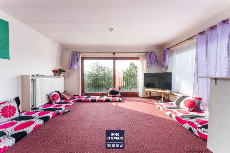Te renoveren appartement in centrum Harelbeke met woonoppervlak van 134 m2 foto {{pictureIndex}}