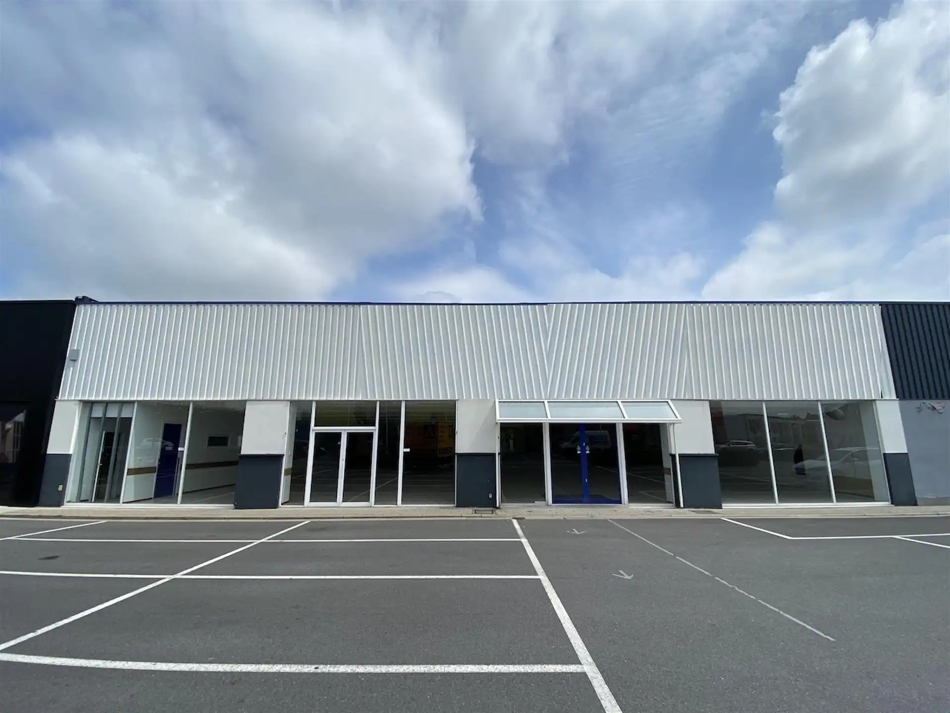 Commerciële ruimte te huur foto {{pictureIndex}}