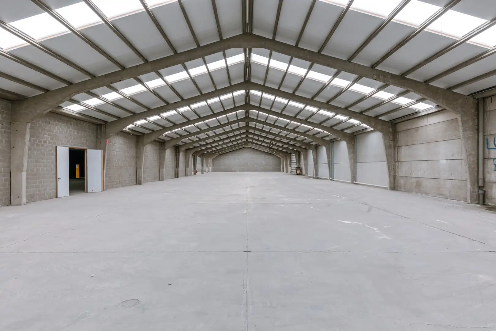 Industriegrond van 14.768 m² met bedrijfsgebouw van 3.025 m² te koop foto 4