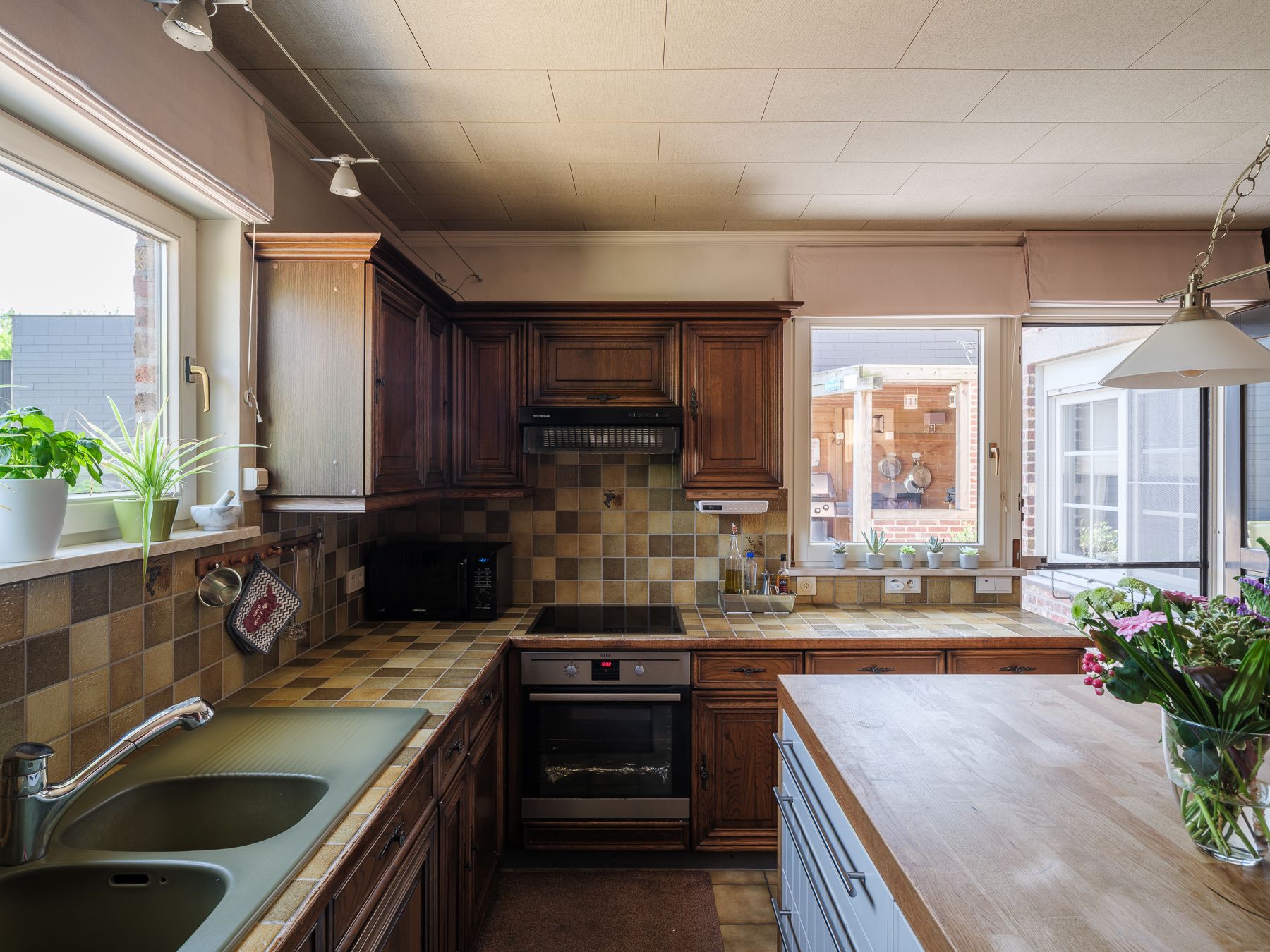 Charmante woning met zonnige tuin in het groene Drongen foto 8