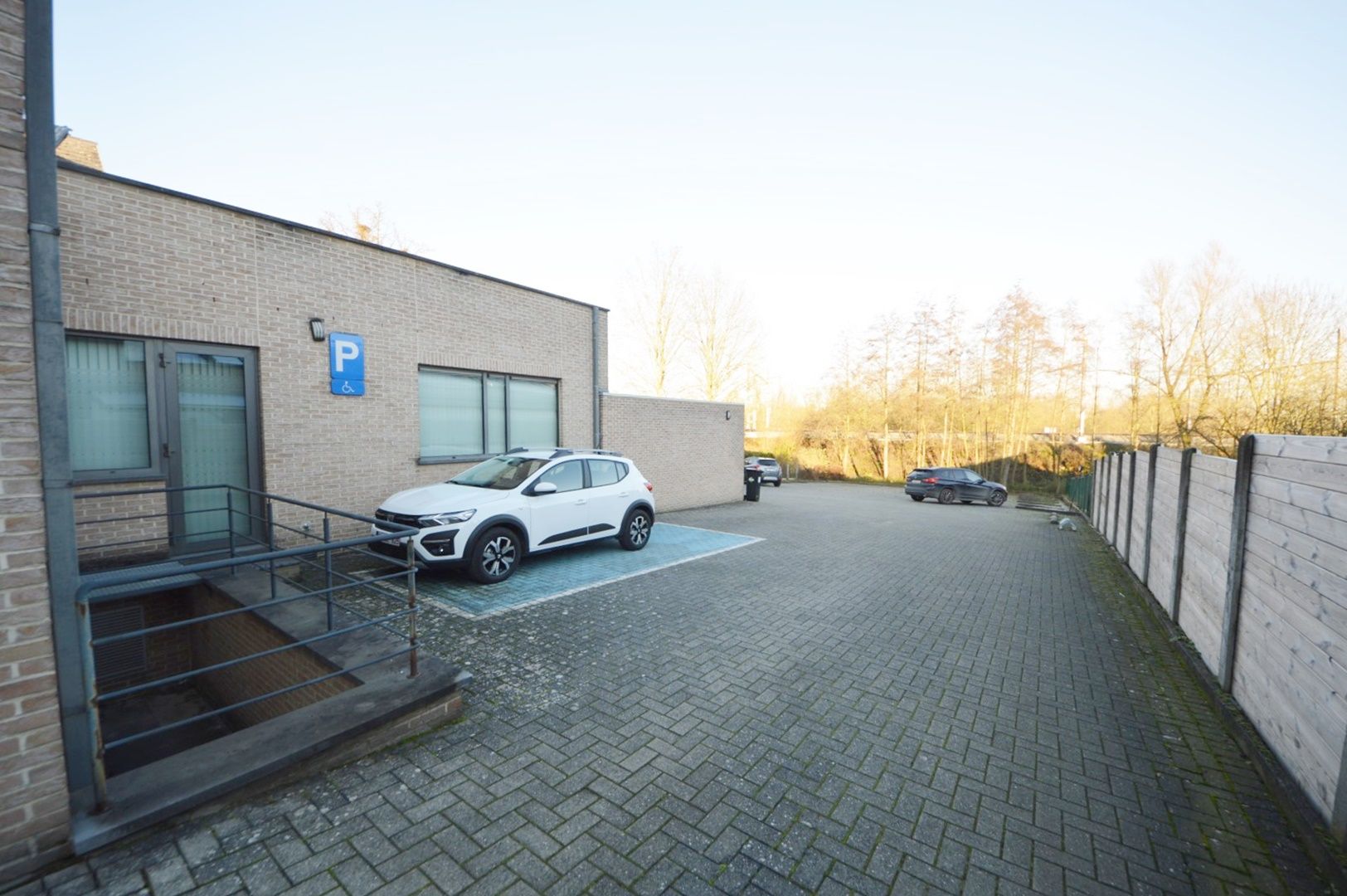 INSTAPKLAAR KANTOOR 422 M2 MET 12 PARKINGS foto 29