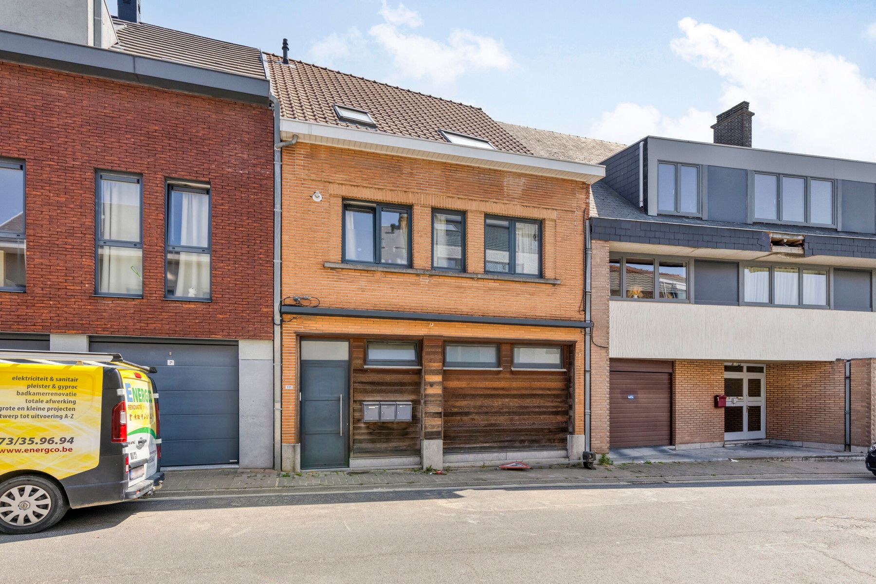Opbrengsteigendom centrum Meise met 3 appartementen & tuin! foto {{pictureIndex}}