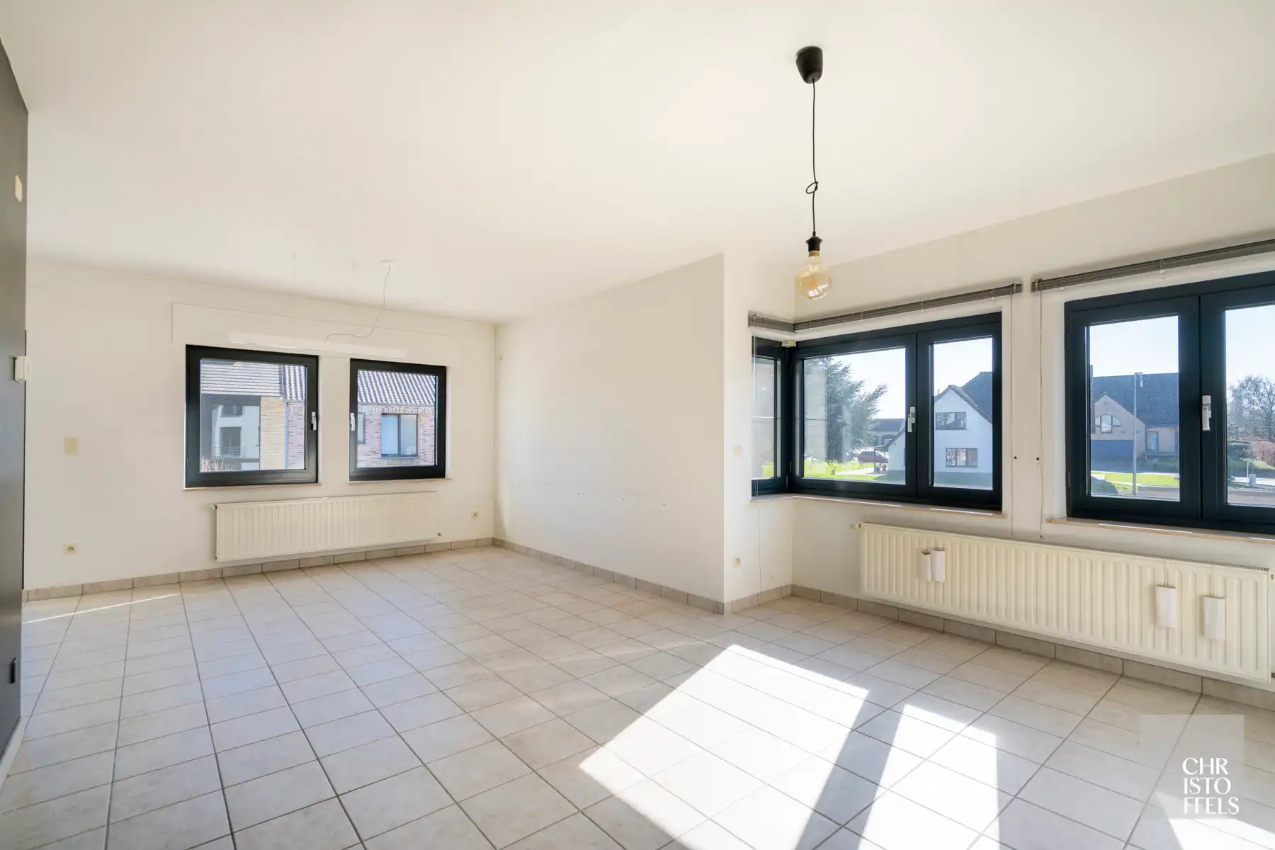 Vergunde tweewoonst met paardenaccommodatie op 3.721 m²  foto 9