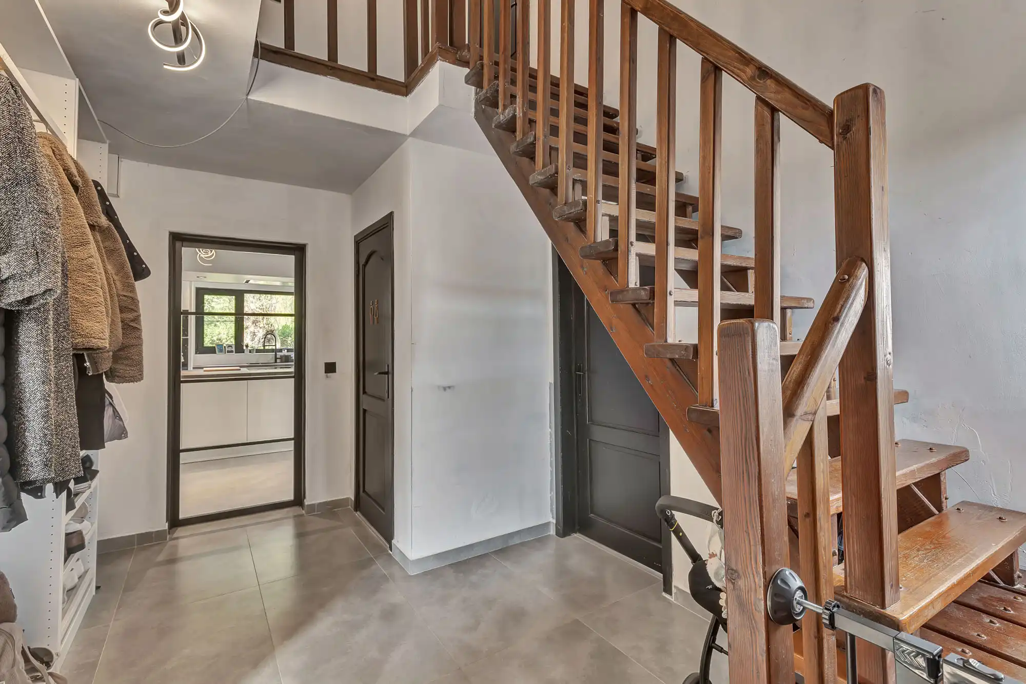 Ruime 4 slaapkamerwoning in hartje Zomergem foto 4