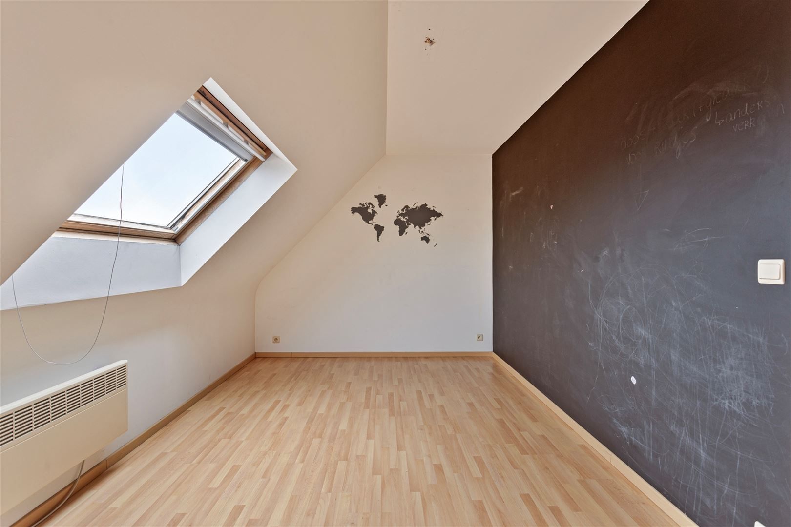 ZEER ruime woonst met 3 slaapkamers (169 m²) en zolder foto 13