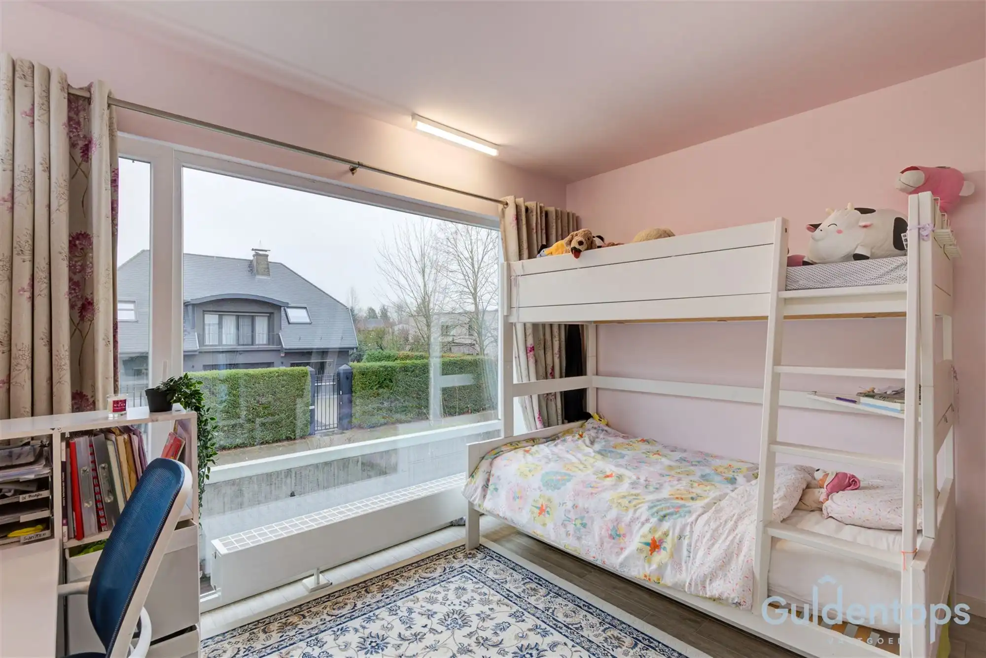 Knappe villa op exceptioneel perceel in gegeerde wijk foto 9