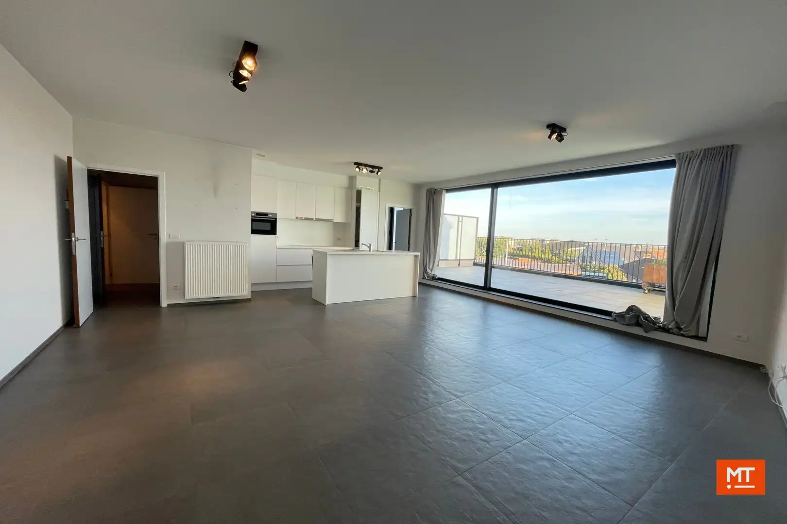 Duplex-appartement met 2 slaapkamers en ruim terras te Beselare foto 3