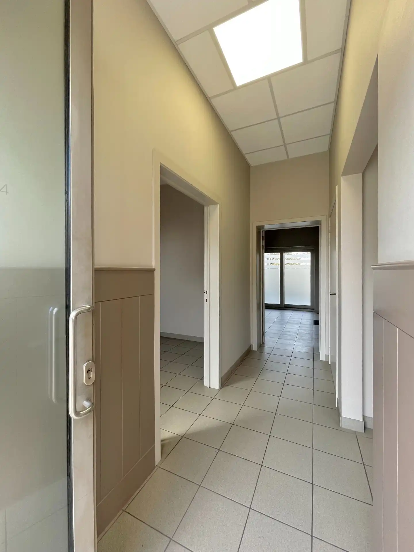 ENERGIEZUINIG GEBOUW MET 2 GROTE GARAGES - 553 M² foto 10