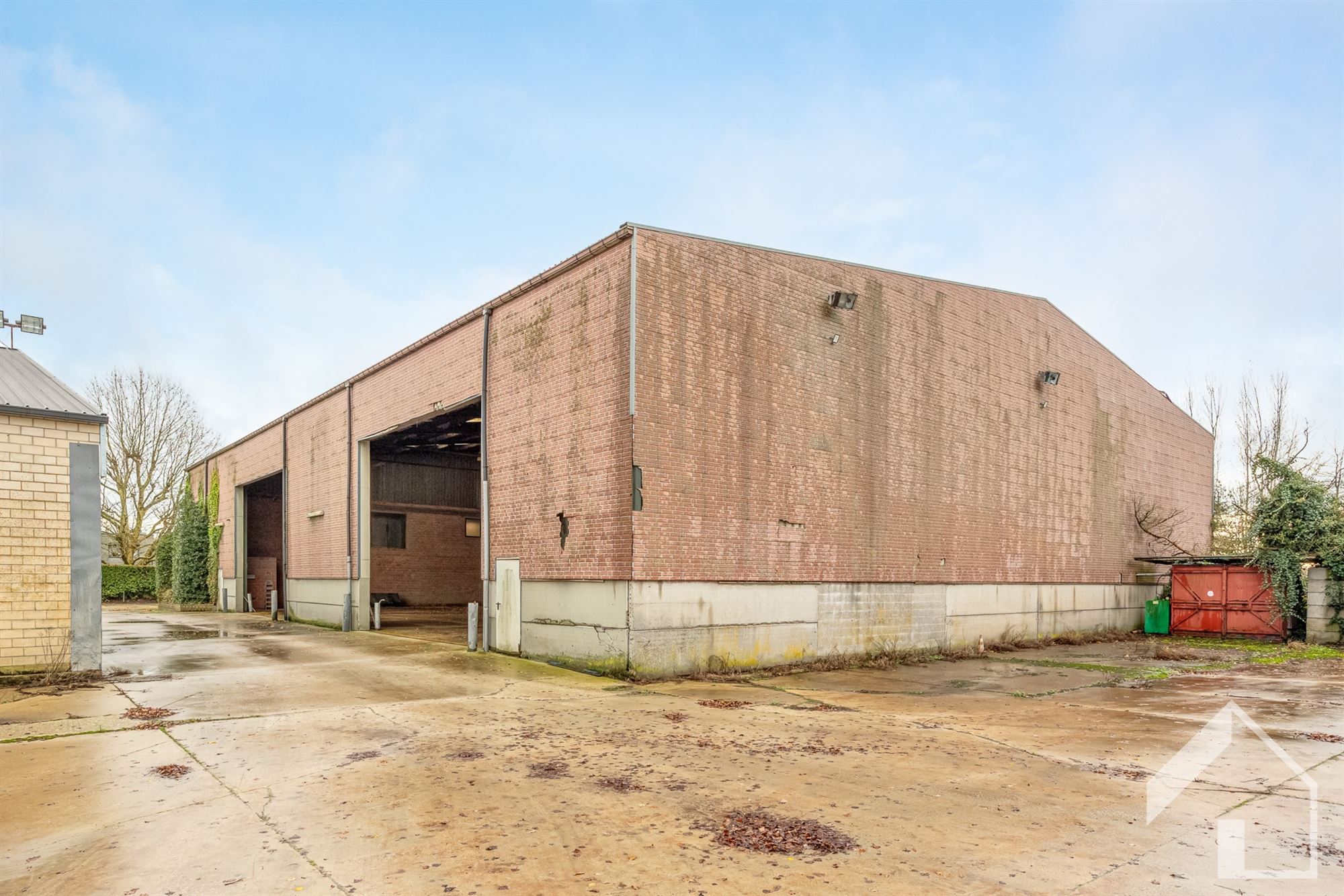 Privéwoning met bedrijfspand foto 4