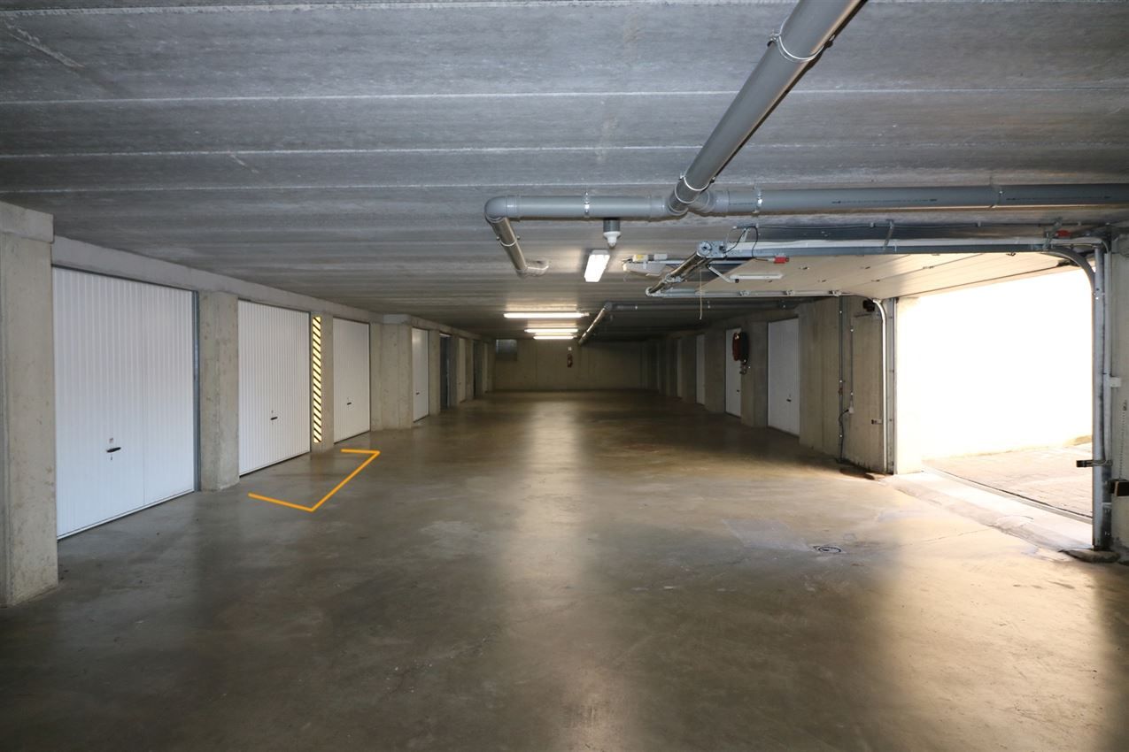 Centraal, doch rustig gelegen duplex met 2 slpk. en afgesloten garage foto 33