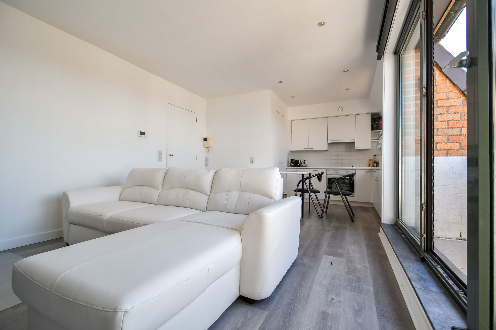 Uiterst goed gelegen modern appartement op hoogste verdieping foto 6