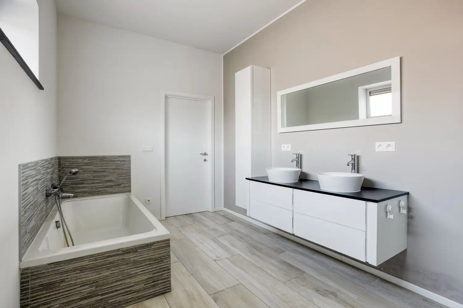 Ruime gerenoveerde gezinswoning met 3 slaapkamers op een uitzonderlijk perceel foto 15