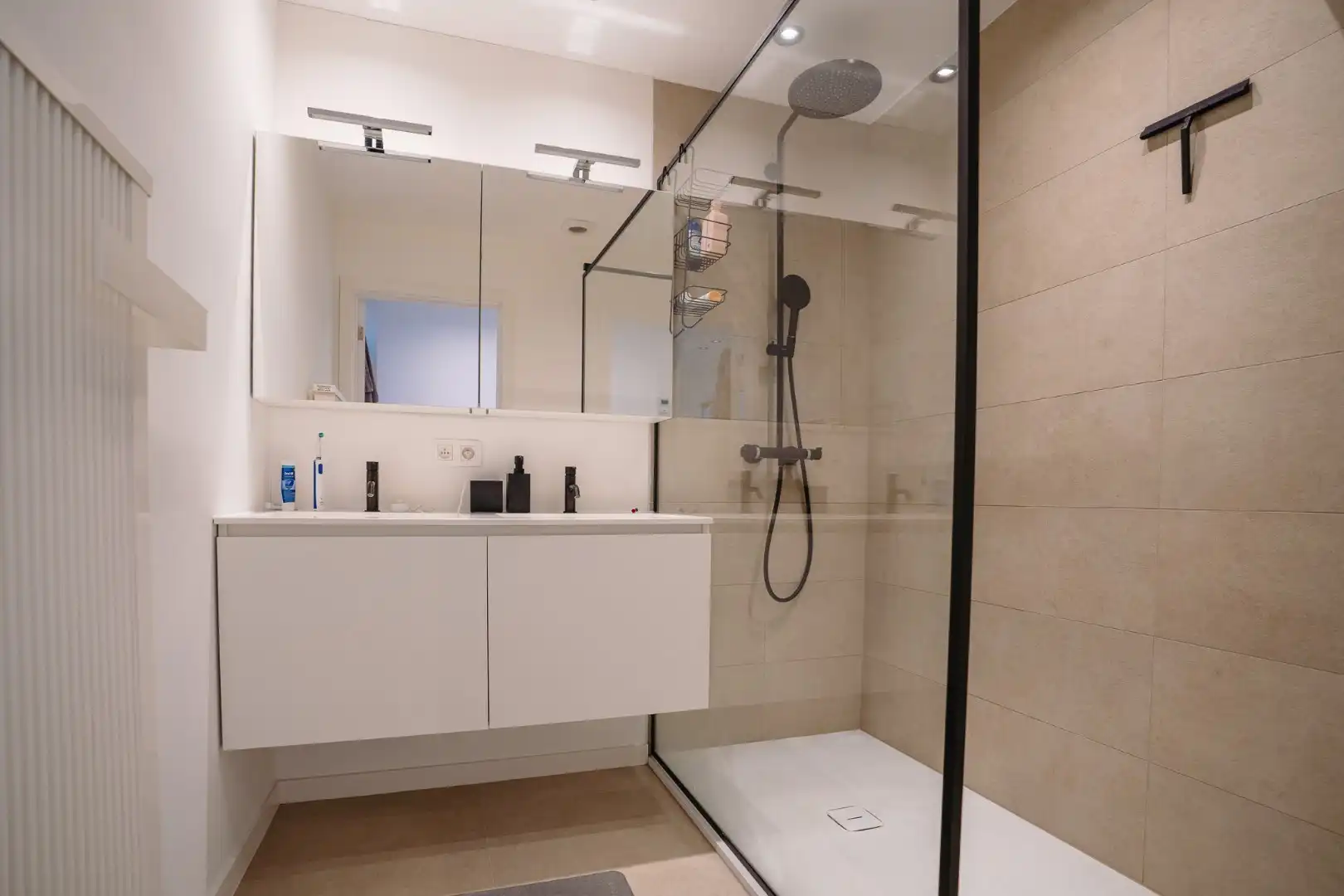 SCHITTEREND VERNIEUWD 3 SLPK APP MET TERRAS OP CENTRALE LIGGING foto 25