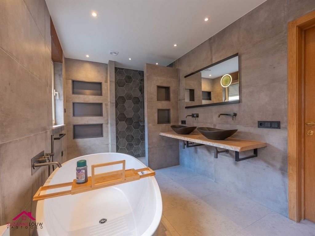 Gerenoveerde verrassend ruime vrijstaande woning foto 20