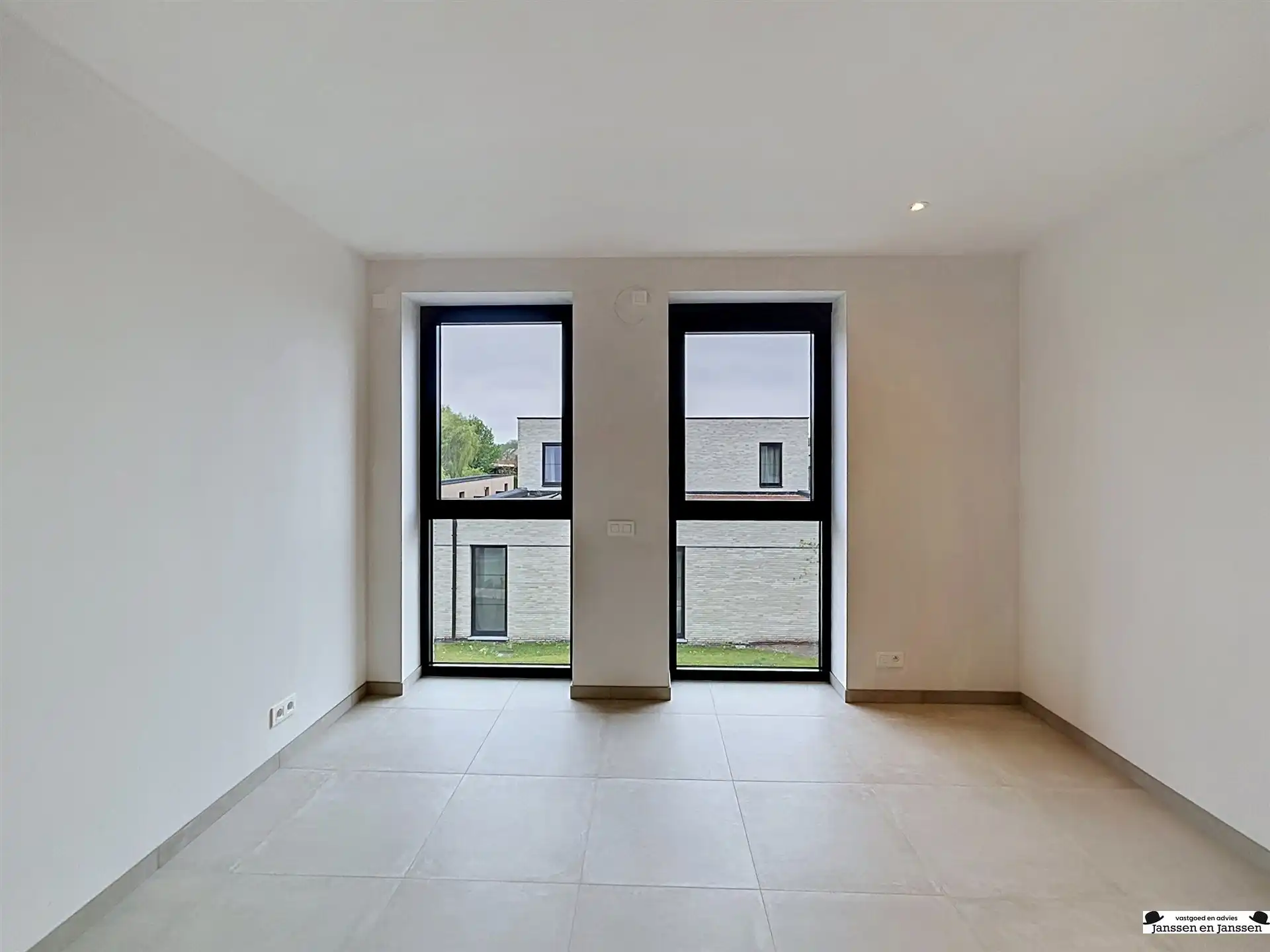 Modern twee slaapkamer appartement in centrum Gooreind foto 11