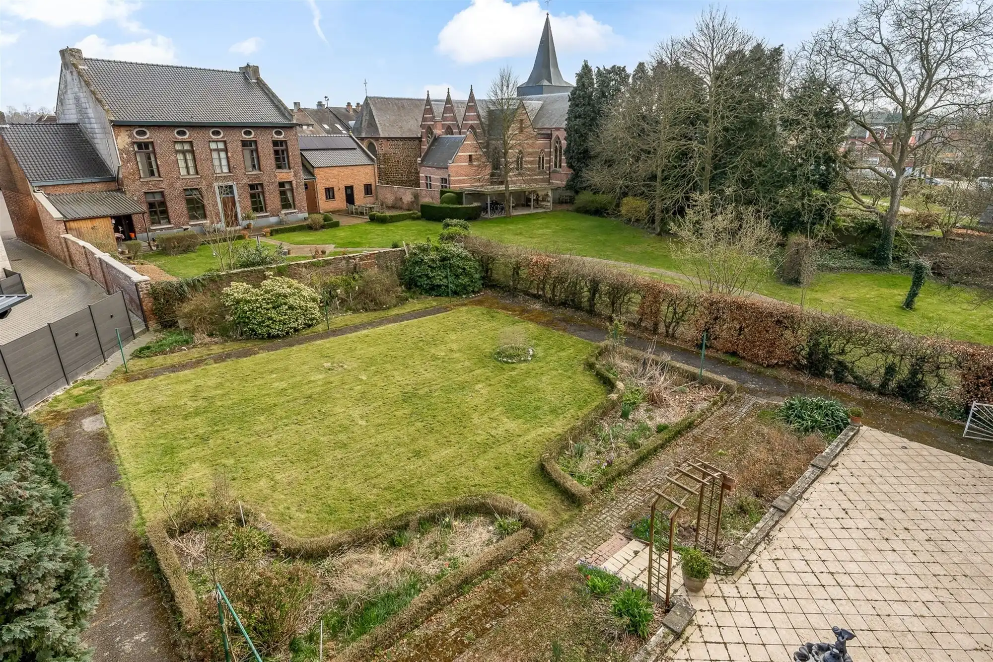 OP TE FRISSEN GELIJKVLOERSE WONING MET 3 SLAAPKAMERS OP EEN RUIM PERCEEL IN HET CENTRUM VAN OOSTHAM foto 22