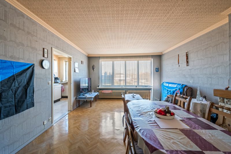 Roeselare-stadskern. Verzorgd en verhuurd TWEE-slaapkamerapprtement van 85 m2. Terras achteraan van +/- 14m2. Dichtbij scholen, winkels en de Markt, op wandelafstand. foto 4