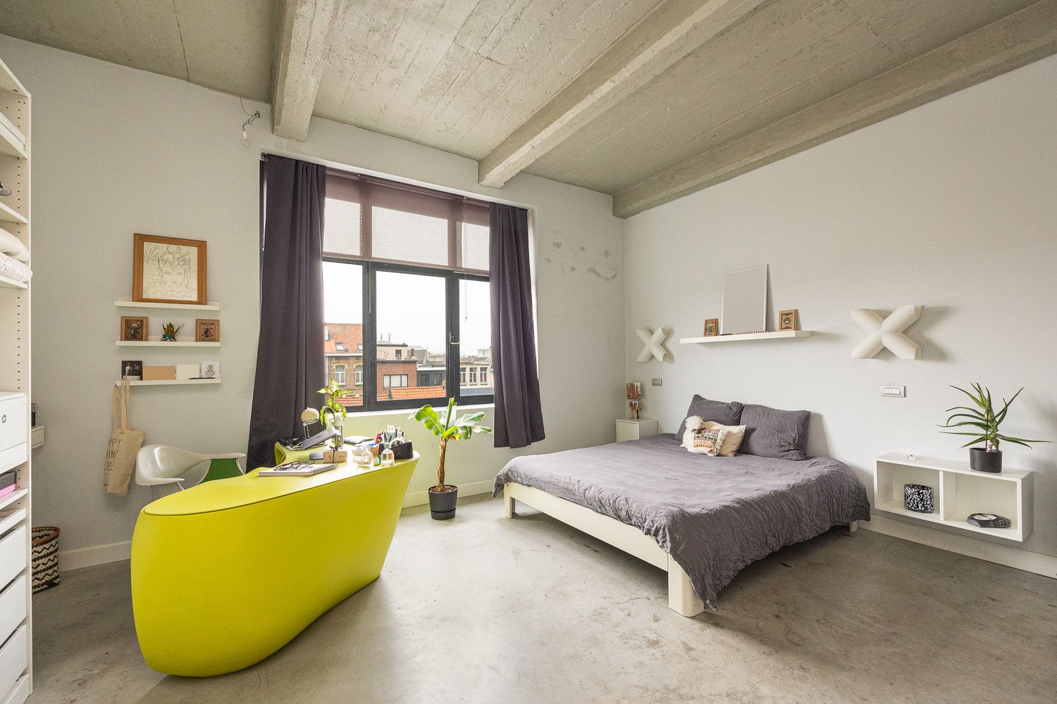 VERKOCHT: kevin@wellimmo.net voor meer info! Uitzonderlijk ruim duplex-penthouse (250m²) met heerlijke zonneterrassen van in totaal 23m² + optionele garage met laadpaal in rustig, groen woonerf op de grens Antwerpen/Borgerhout foto 29