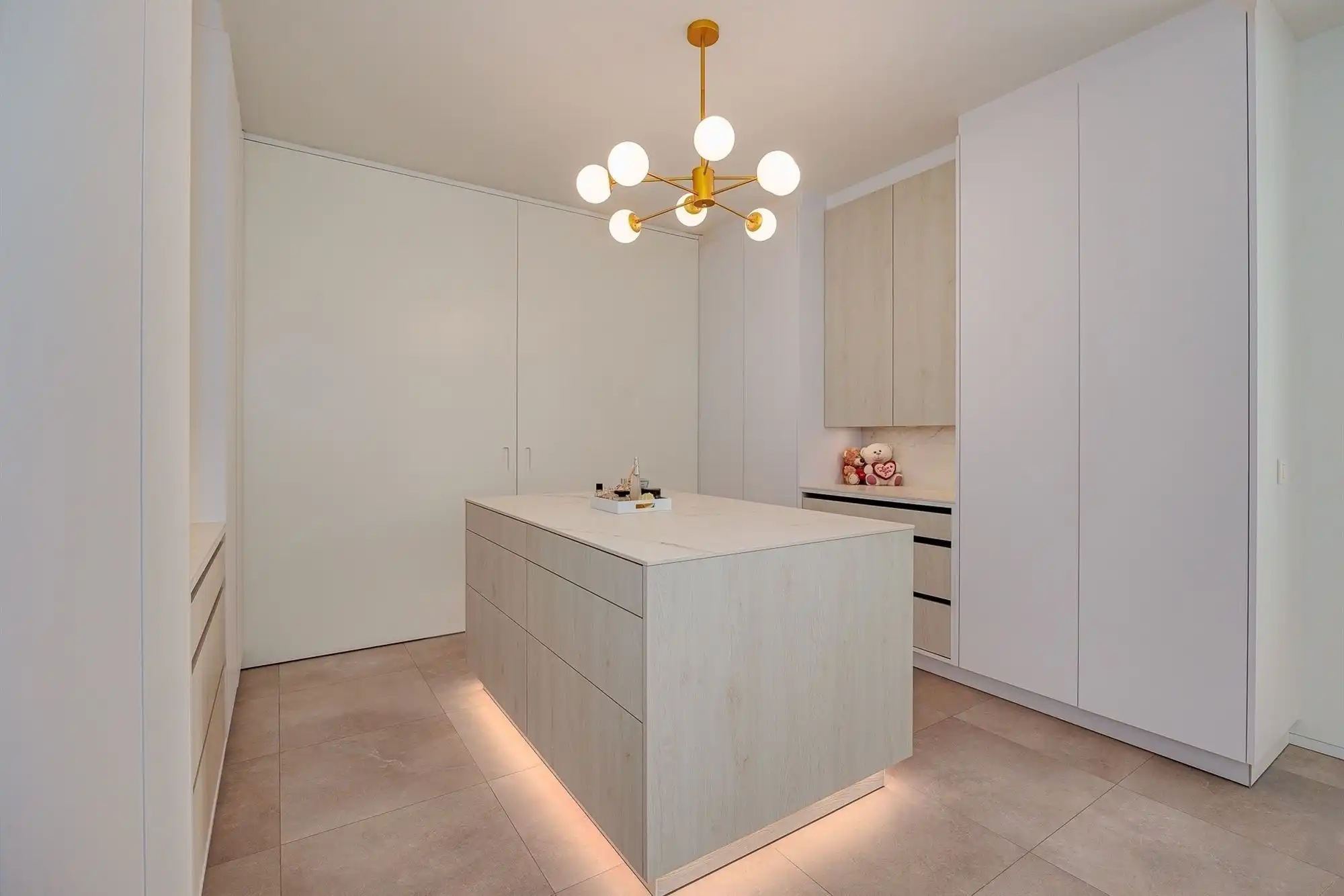 Prachtig afgewerkt gebouw - showroom + villa foto 27