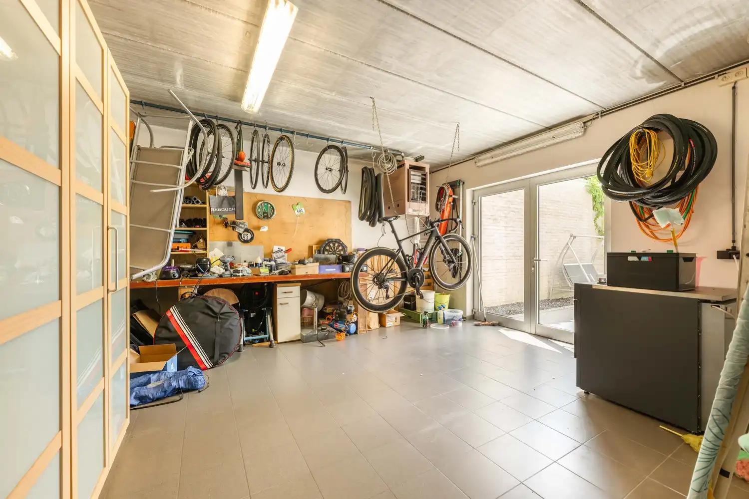 Ruime woning met praktijkruimte te Ruiselede. foto 29