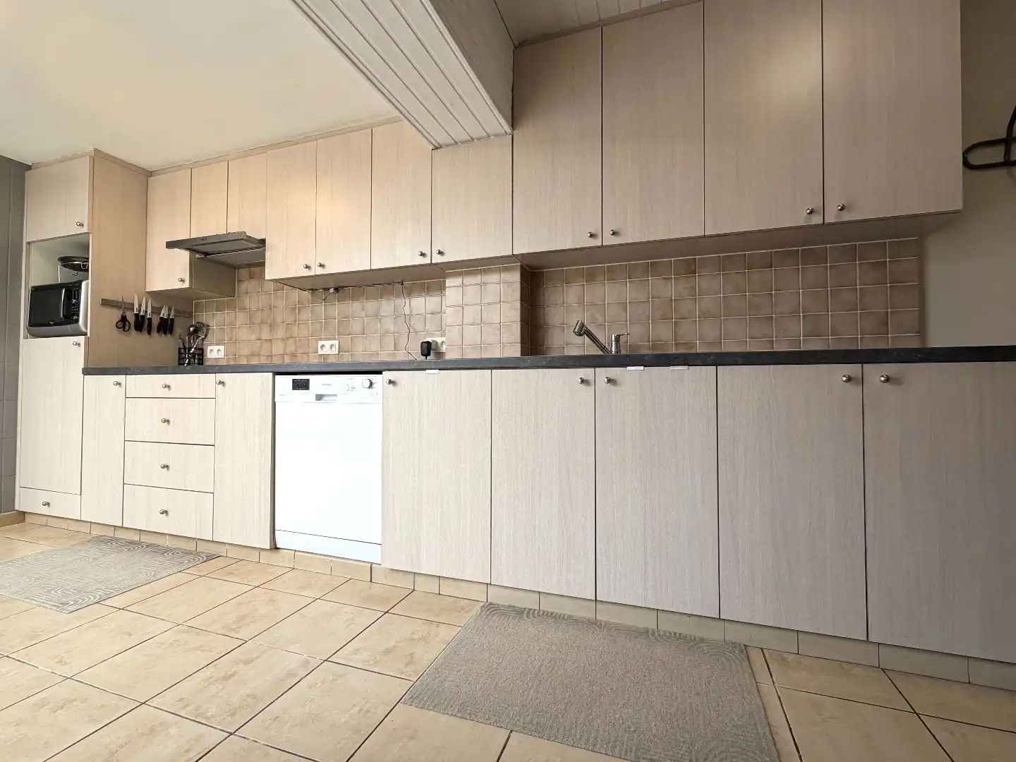 Instapklare rijwoning met garage te koop te Harelbeke! foto 6