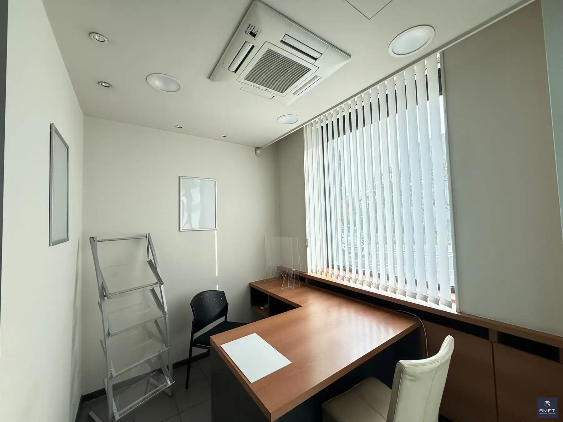 COMMERCIEEL GELEGEN HANDELSRUIMTE foto 2