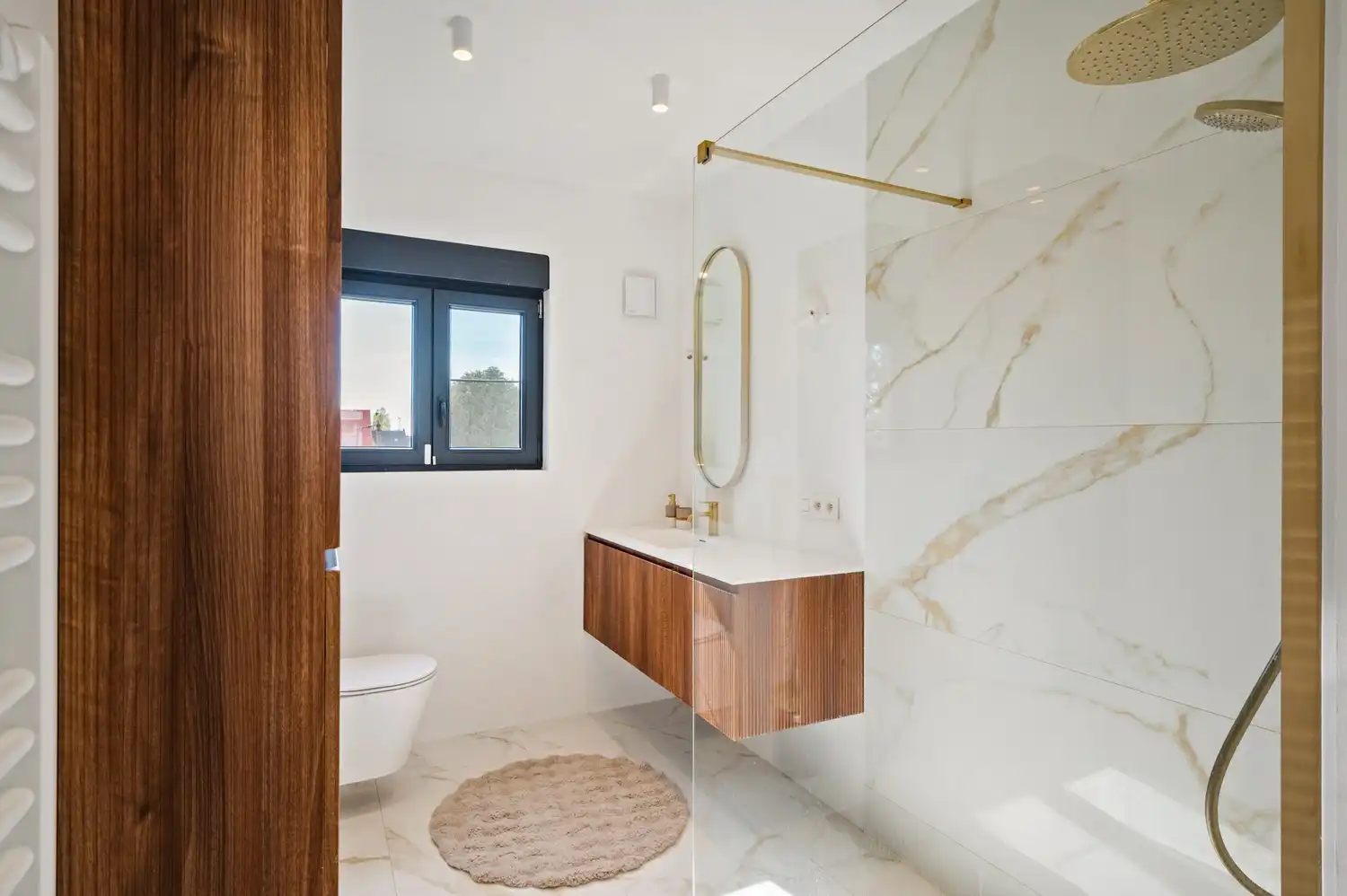 Recent gerenoveerde woning met 3 slaapkamers en zonnige tuin in Hoevenen foto 16