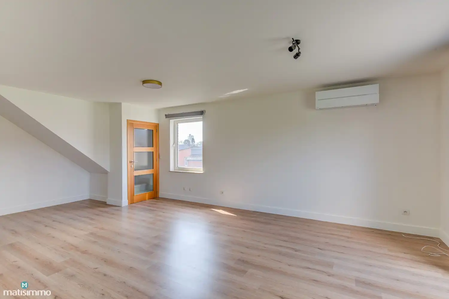 DUPLEXAPPARTEMENT MET AUTOSTAANPLAATS, GARAGEBOX EN KELDERBERGING NABIJ CENTRUM BILZEN foto 9