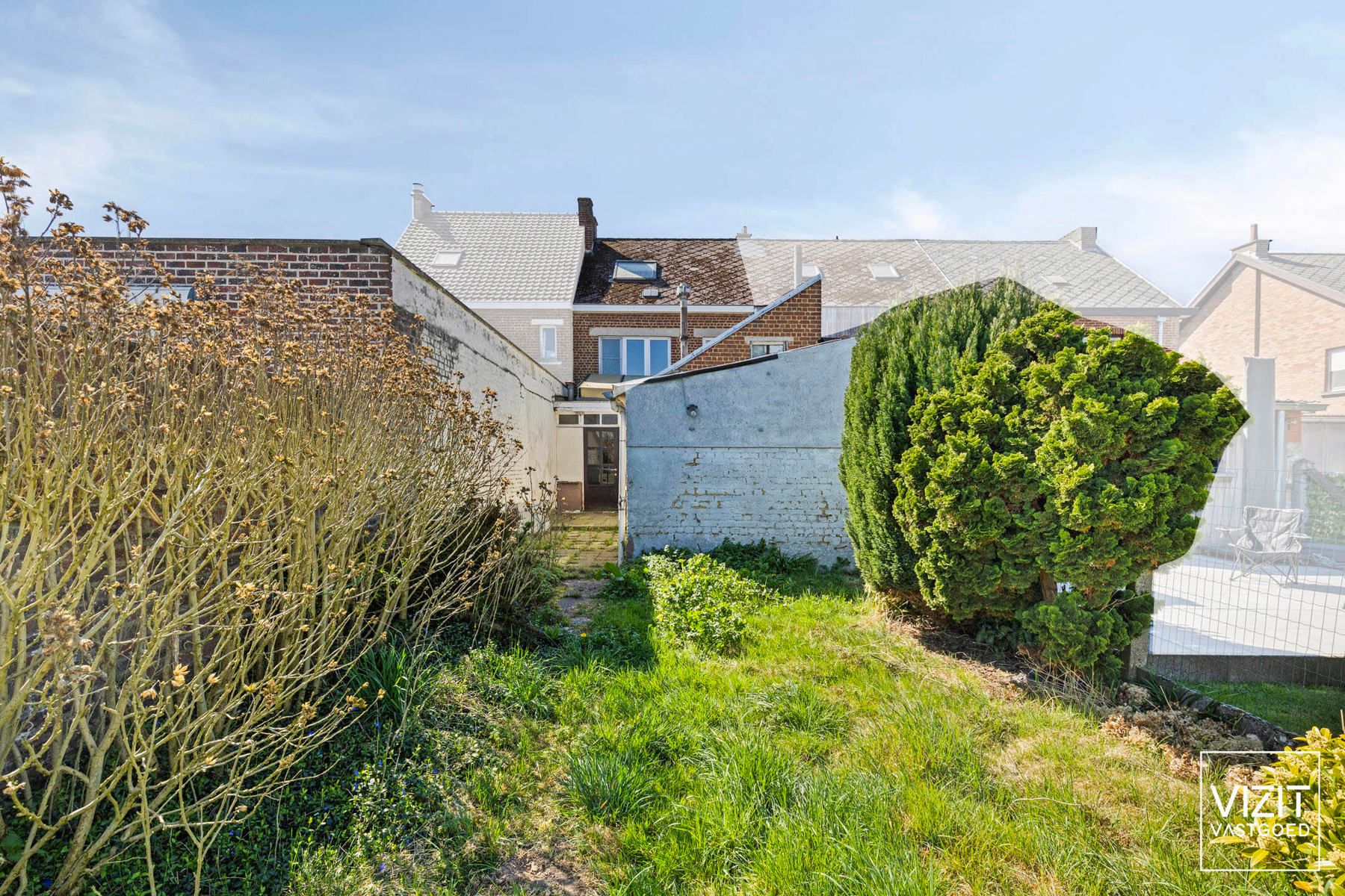 Rustig gelegen te renoveren woning foto 12
