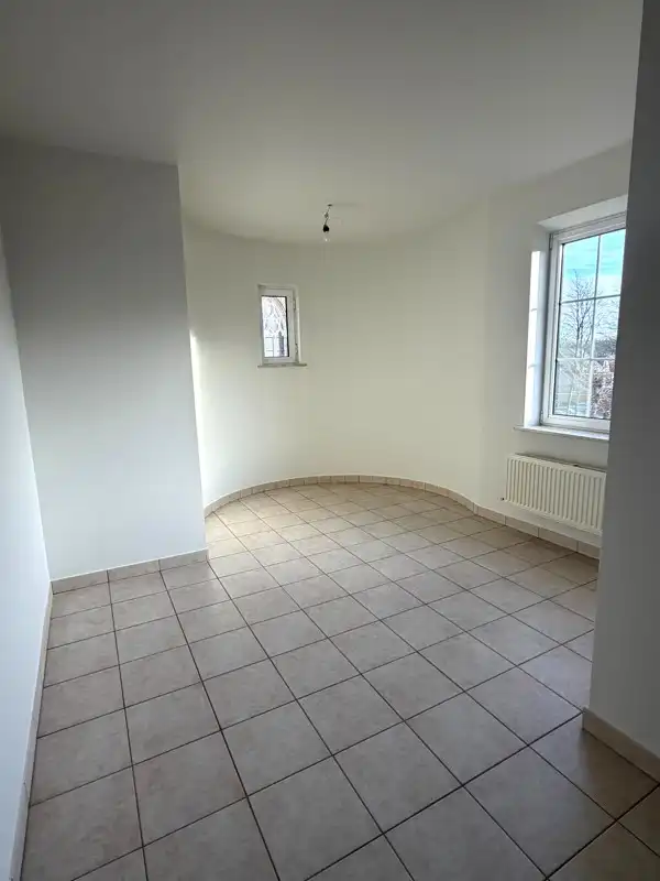 Instapklaar triplexappartement met 3 slaapkamers, 2 badkamers, garage + P in hartje Hoogstraten. foto 13