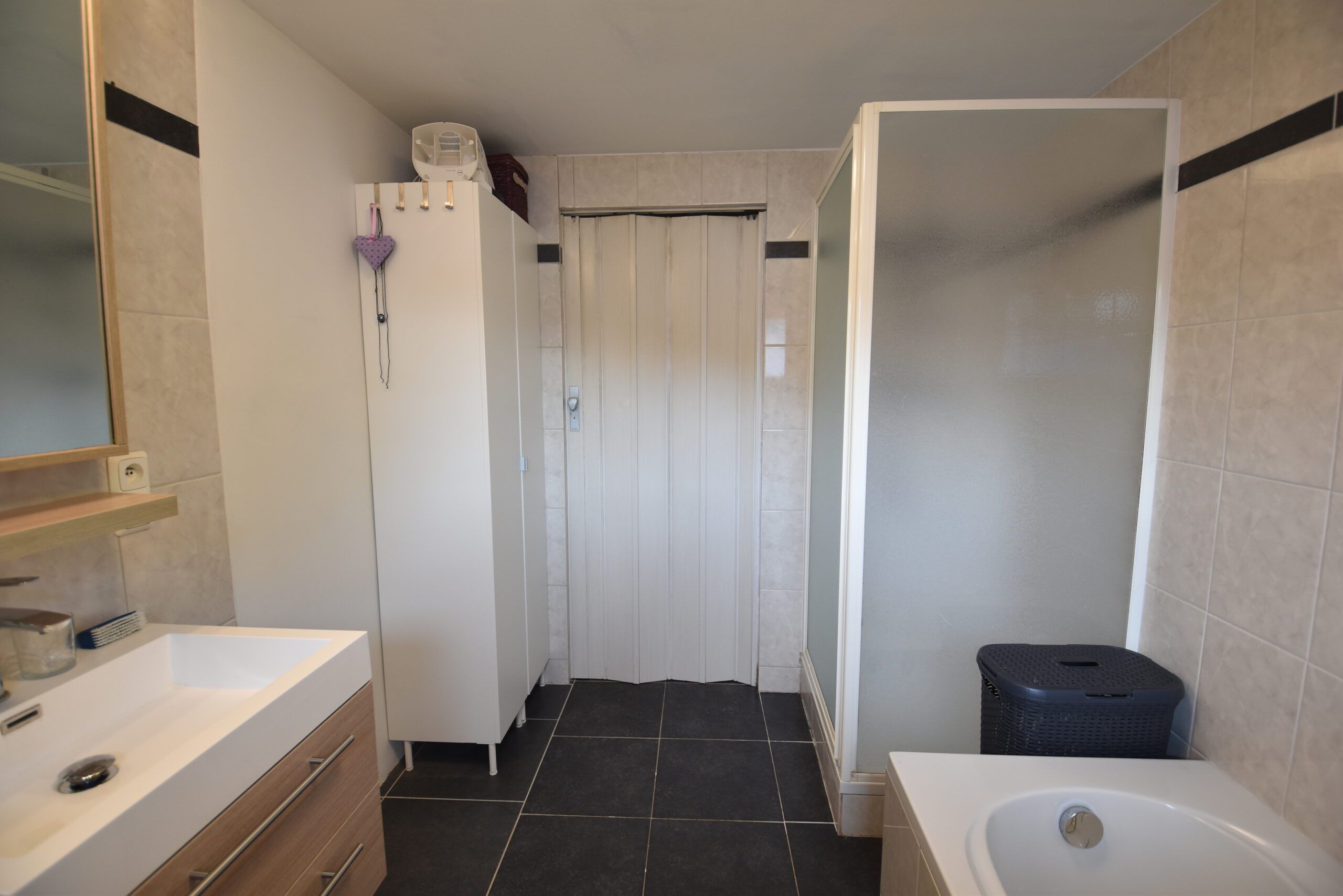 Atelier/praktijk met zeer ruime woonst in Nieuwkerken foto 11