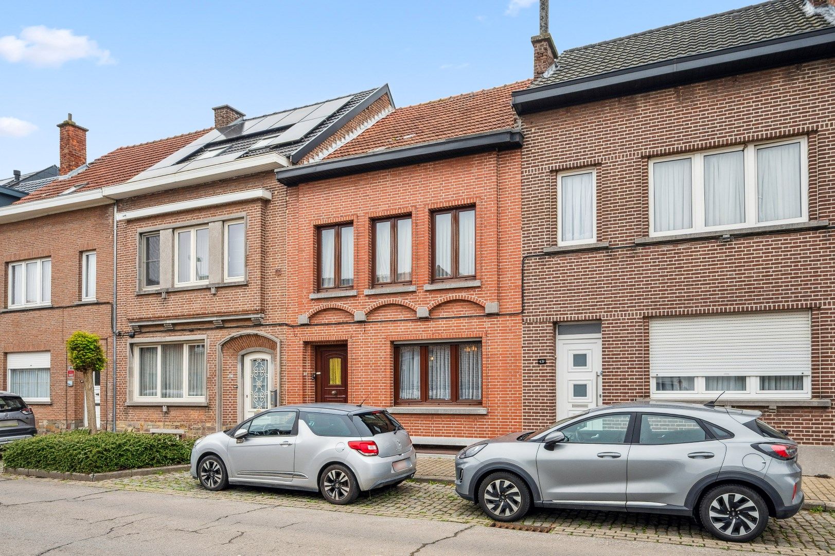 Gezinswoning met 3 slaapkamers en grote tuin. foto 3