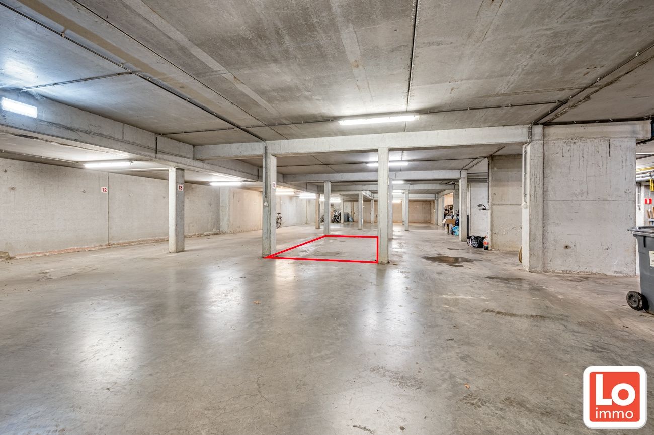 Mooi gelegen op te knappen appartement met 2 slpks, terras en autostaanplaats in centrum Lochristi foto 15