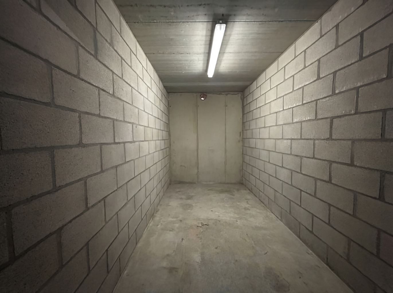 Ruim duplexappartement met 2 slaapkamers, terras, autostaanplaats en kelderberging. foto 19