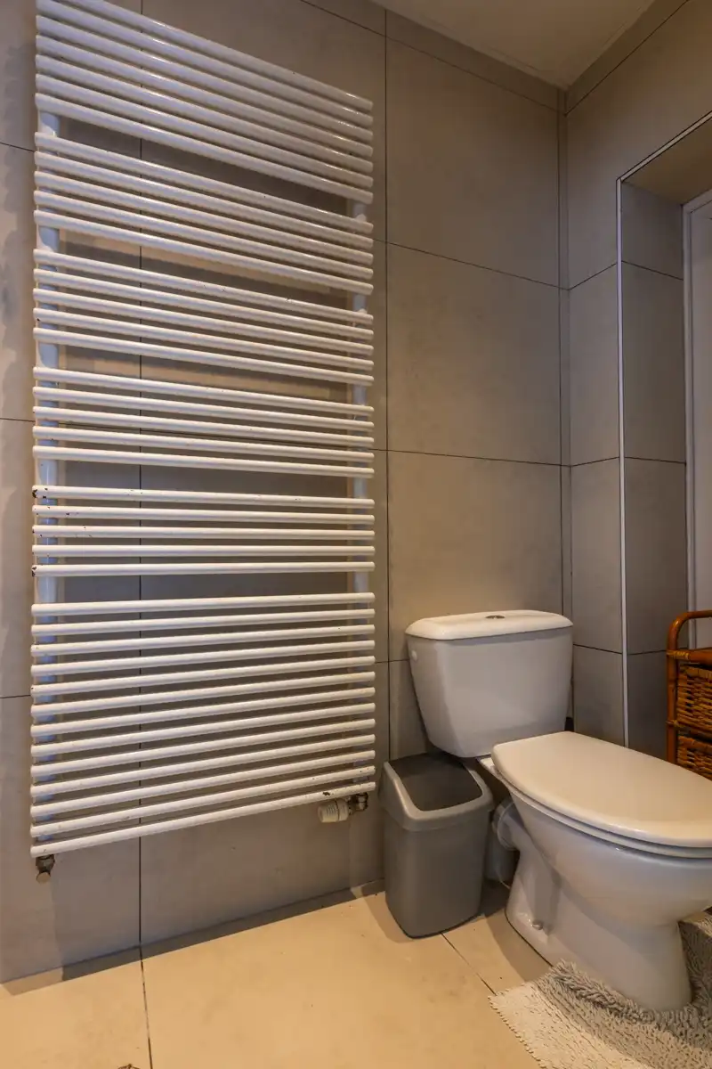 Handelspand (winkel) met woonst en magazijntje van +/- 130m². foto 11