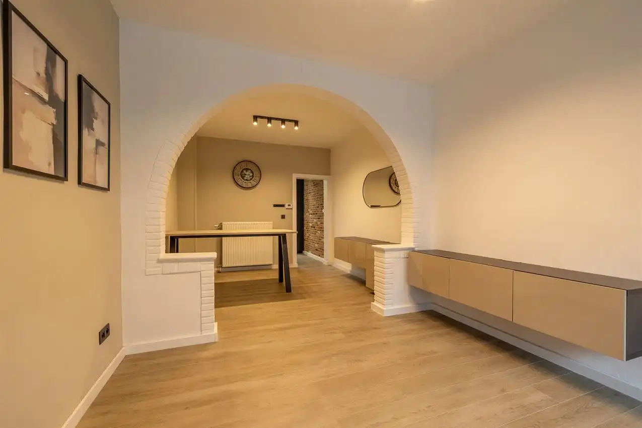 Stijlvol gerenoveerde stadswoning met 3 slk foto 4