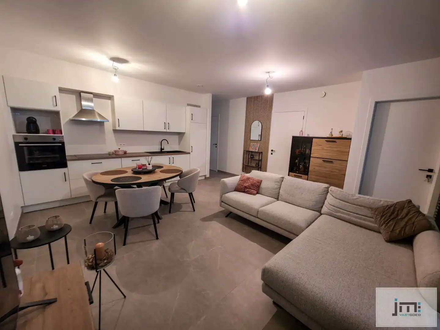 Uniek appartement met kelderberging en autostaanplaats foto 11