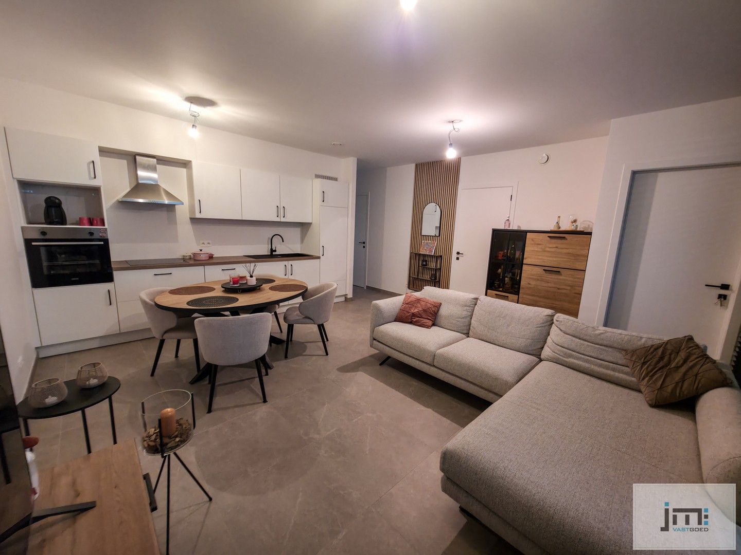 Uniek appartement met kelderberging en autostaanplaats foto 11