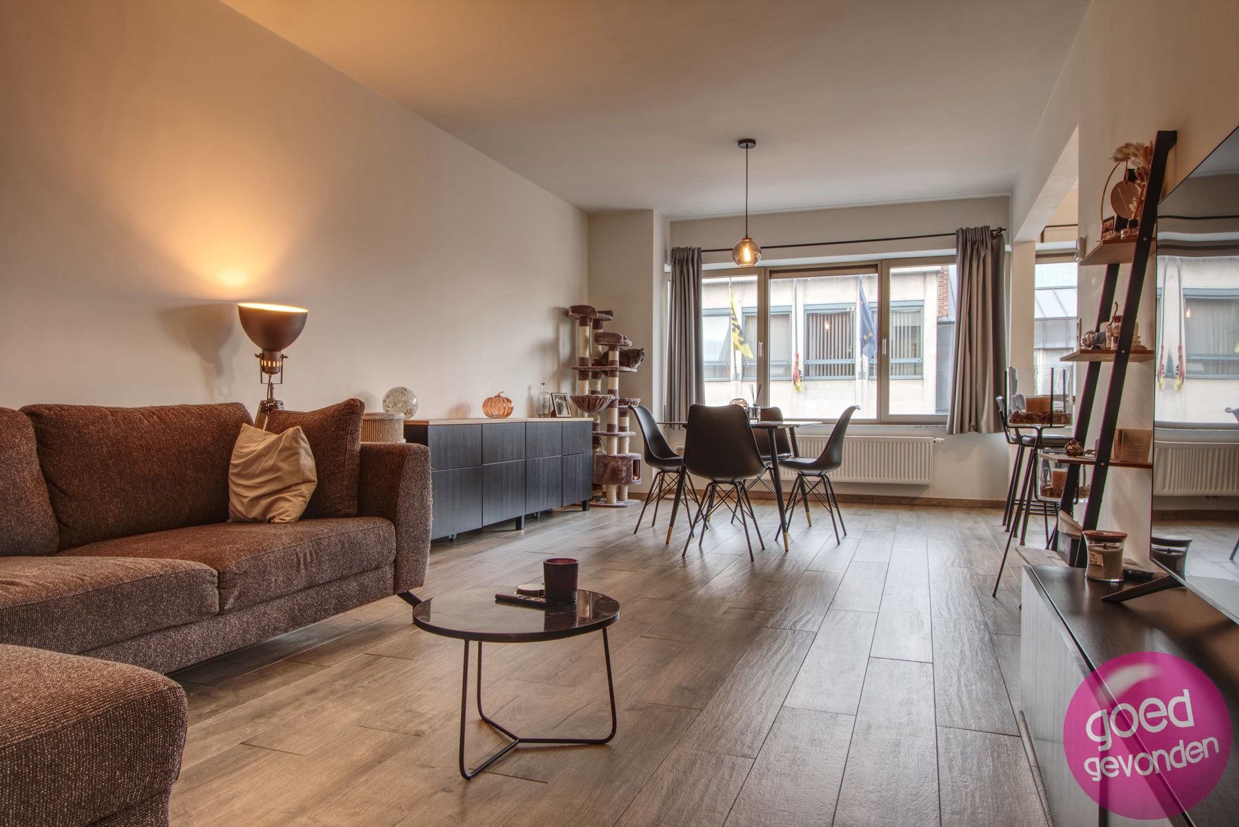 App 2 slk - lift - balkon - volledig vernieuwd - centraal foto 3