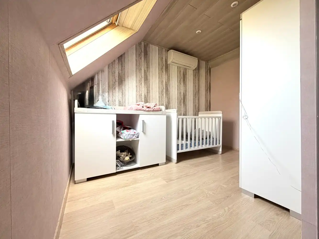 Instapklare woning met  ruime garage en landelijk uitzicht in Vladslo foto 8