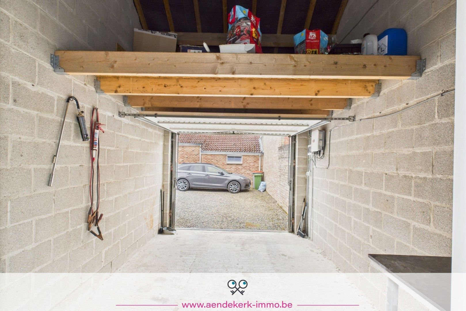 Gelijkvloers appartement met garage en tuin foto 20