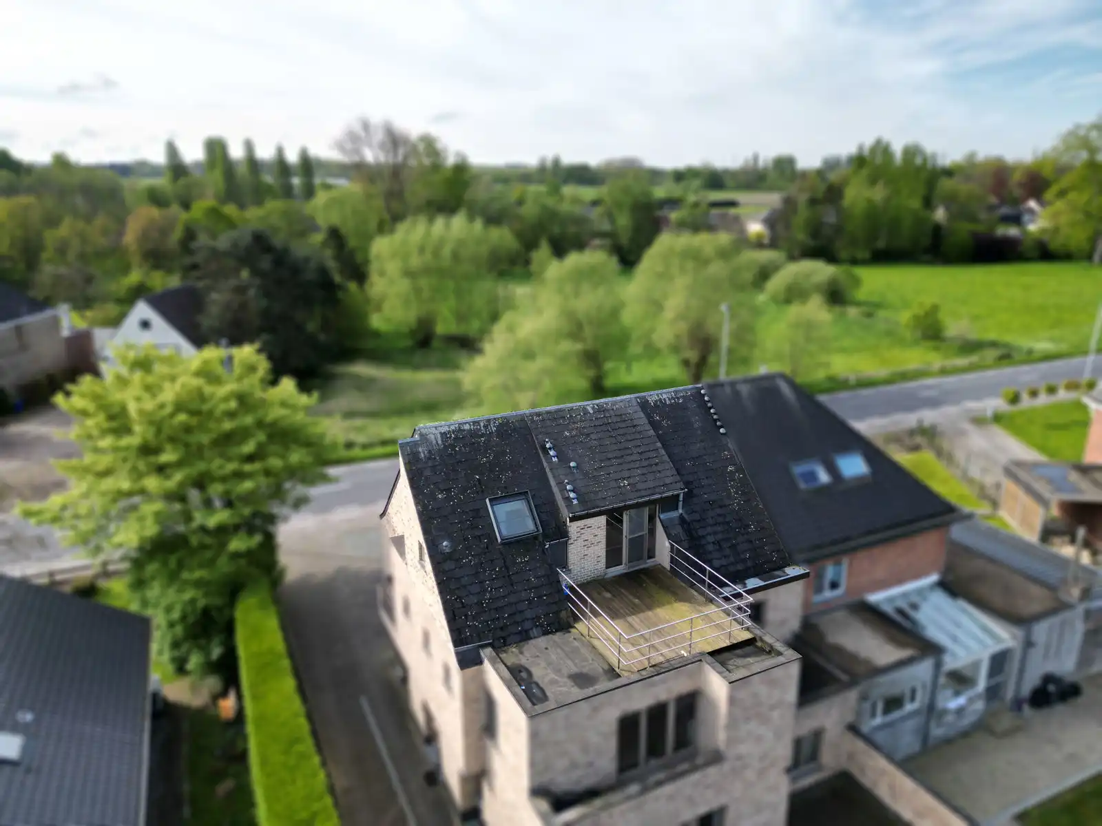 Dakappartement met 1 SLPK, mooi terras én garage! foto {{pictureIndex}}