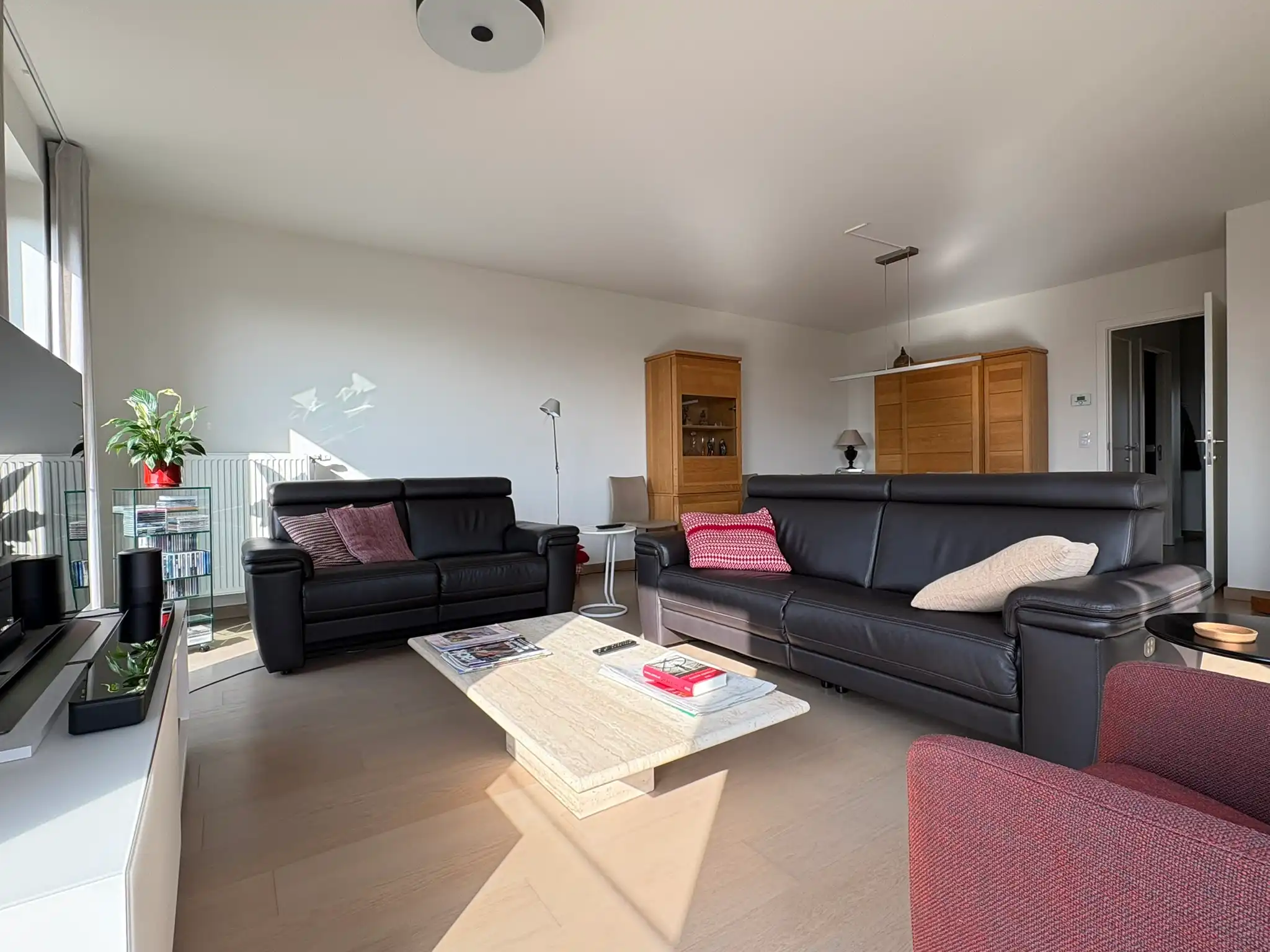 Centraal gelegen ruim appartement foto 3